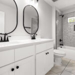 Full Bath - Light Tile - DSC05970