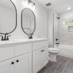 Full Bath - Light Tile - DSC06087
